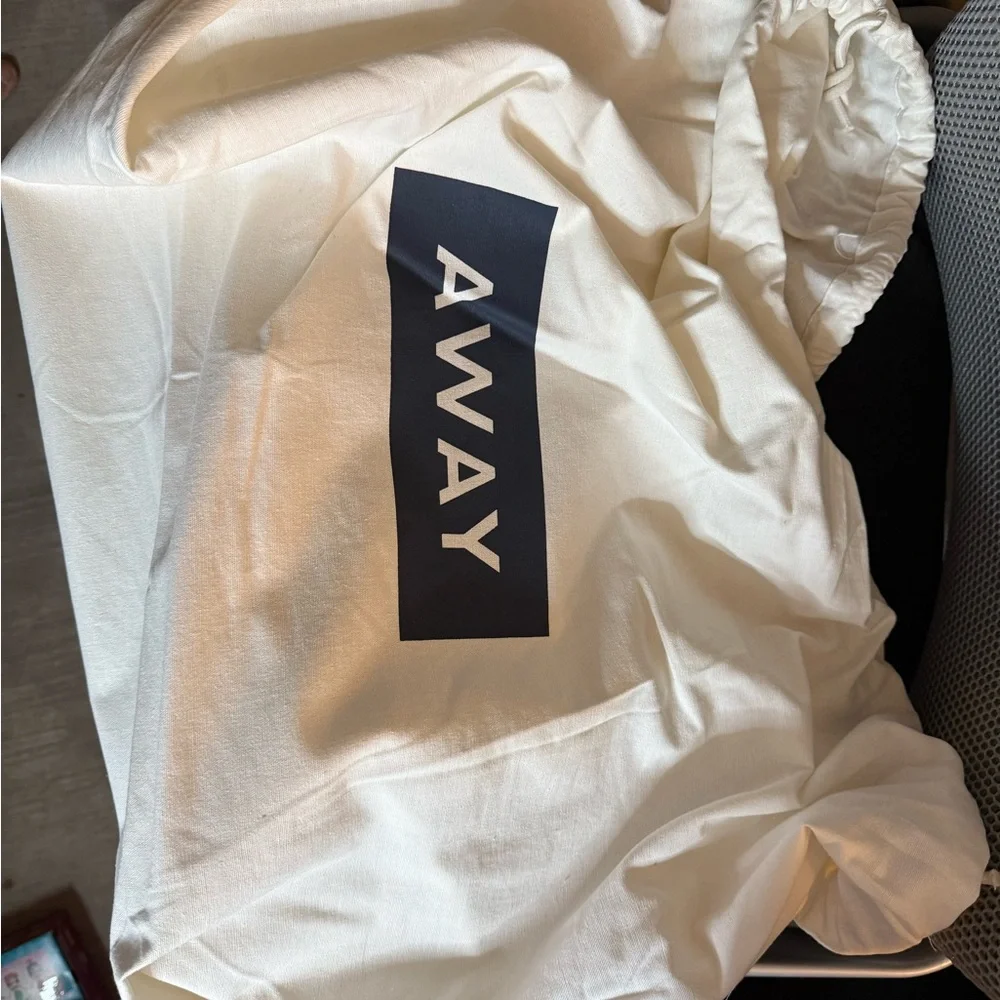 Away The Everywhere Bag in Asphalt (OG version) - Picture 9 of 9